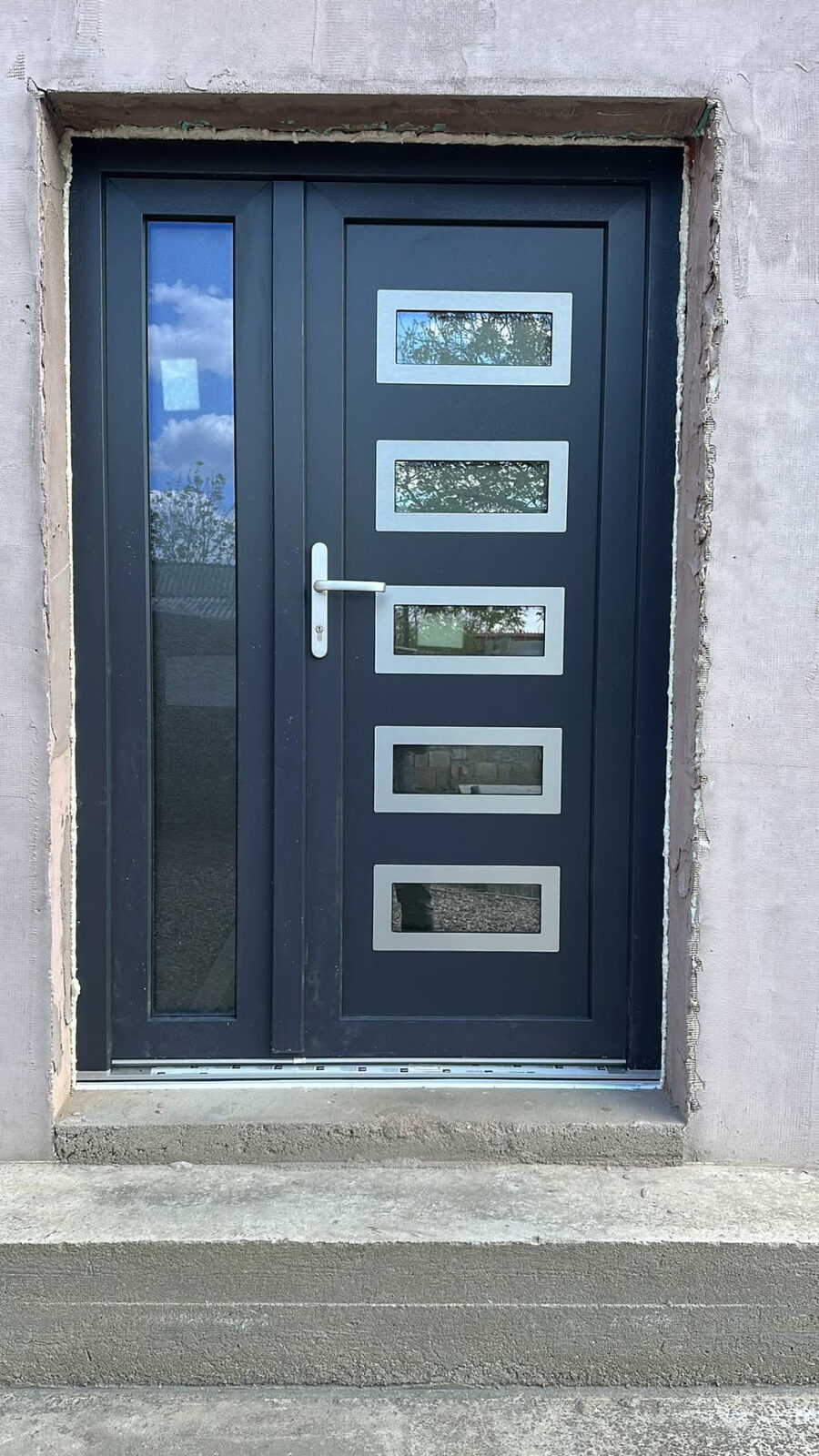 Haustür Anthrazit mit Glaselementen